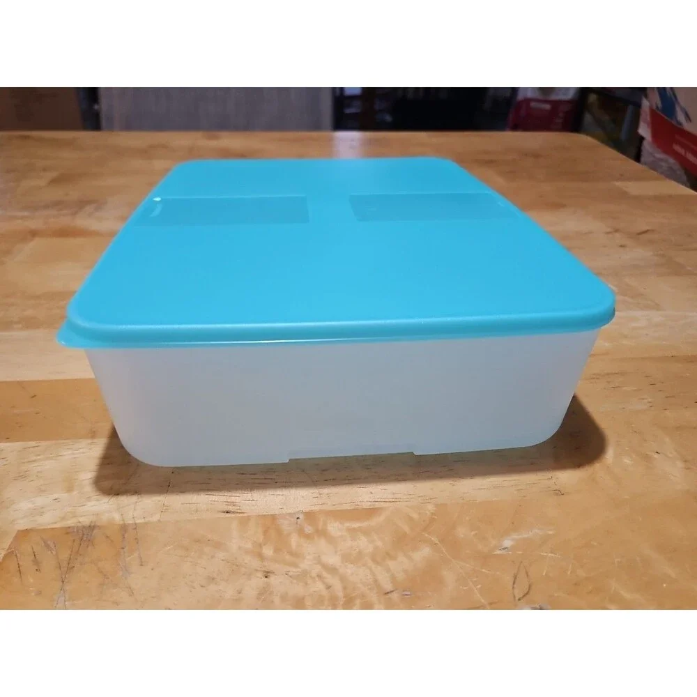 Vintage Tupperware Freezer Mates #2097A W Lid 2095B Turquoise 3.3 L